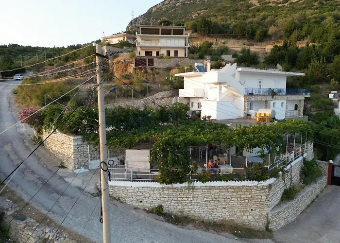 Dhrami Apartamento Qeparo